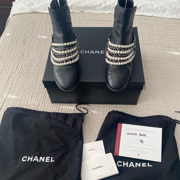Authentic Chanel boots perfect condition - Picture 4 of 11